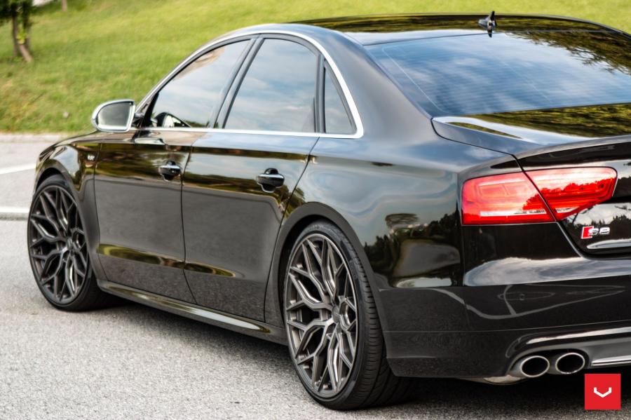 Детали экстерьера Audi S8 on Vossen Wheels (HF-2) 2018 года  (фото 3 из 9)
